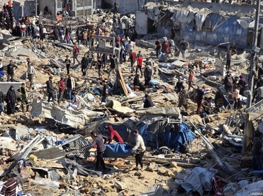 Secretarul general al ONU Antonio Guterres evocă ”poate cea mai crudă perioadă” a Războiului din Fâşia Gaza. ONU a preluat de luni 115 camioane, ”un strop de ajutor, în timp ce este necesar un potop”. ”Cote” de ajutor. 80% din Fâşia Gaza, interzisă populaţiei