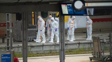 UPDATE-Cel puţin 12 răniţi la Hamburg, şase între viaţă şi moarte, într-un atac cu cuţitul pe un peron al Gării Centrale. Victime îngrijite în trenuri. O femeie în vârstă de 39 de ani, arestată
