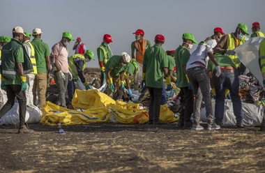 Boeing încheie o înţelegere cu Guvernul Trump care să abandoneze urmăririle penale în urma a două accidente sângeroase ale unor avioane de tip Boeing 737 MAX. Mama unei victime denunţă ”josnicia şi minciunile Boeing”