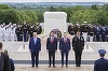 Trump îşi atacă de Memorial Day, la Arlington, opozanţii, nişte ”scursuri” şi ”minţi deformate” şi pe judecătorii care ”urăsc SUA”