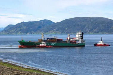 Cargoul NCL Salten, eşuat într-o grădină în Norvegia, ranfluat