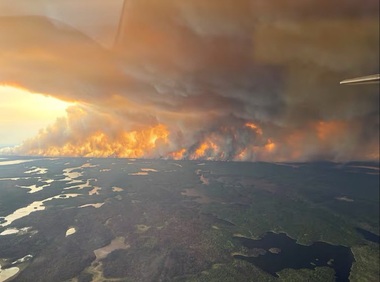 Peste 17.000 de persoane evacuate în centrul Canadei, din calea unor incendii importante în Manitoba