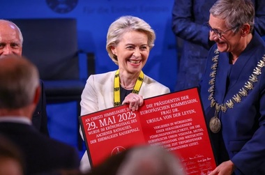 Ursula von der Leyen primeşte Premiul Charlemagne la Aachen şi îndeamnă la o ”Pax Europaea”