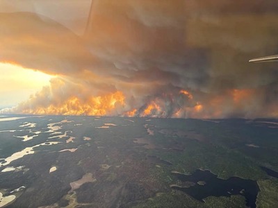 Fumul provenit de la incendiile de vegetaţie din Canada ar urma să ajungă în SUA/ În Canada are loc cea mai amplă acţiune de evacuare din istoria recentă - FOTO