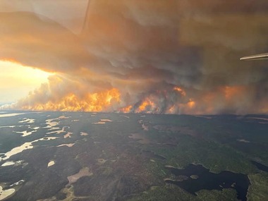 Fumul provenit de la incendiile de vegetaţie din Canada ar urma să ajungă în SUA/ În Canada are loc cea mai amplă acţiune de evacuare din istoria recentă - FOTO