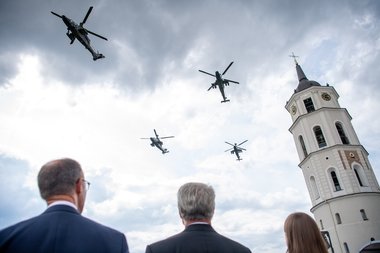 Summitul în formatul B9 plus ţările nordice, găzduit luni de Vilnius, o reuniune importantă înainte de summitul NATO. Evenimentul va marca prima ieşire internaţională a noului preşedinte Nicuşor Dan. Vor veni şi Mark Rutte şi Volodimir Zelenski