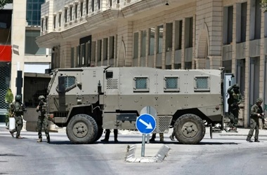O delegaţie ministerială arabă condusă de Arabia Saudită, din care fac parte Iordania, Bahrain, Egipt şi secretarul Ligii Arabe Ahmed Aboul Gheit, care urma să efectueze o vizită în Cisordania denunţă faptul că Israelul îi ”interzice” vizita