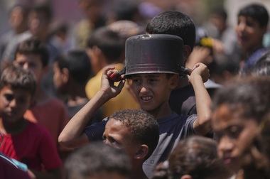 Hamasul anunţă că le-a transmis mediatorilor răspunsul la propunerea americană a unui armistiţiu în Războiul din Fâşia Gaza, fără să spună explicit dacă a acceptat-o. Se declară pregătit să elibereze zece ostatici în viaţă şi să predea 18 cadavre