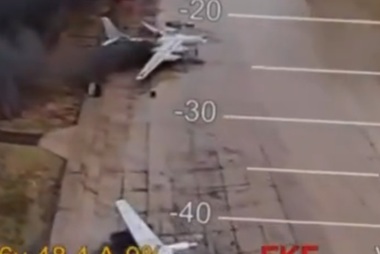 Rusia confirmă că mai multe avioane ruseşti ”au luat foc” într-un atac ucrainean cu drone FPV pe două aerodromuri şi anunţă că a respins atacuri pe alte trei şi că a arestat suspecţi. Operaţiunea ”Pânză de păianjen”, pregătită un an şi jumătate şi supervizată de Zelenski