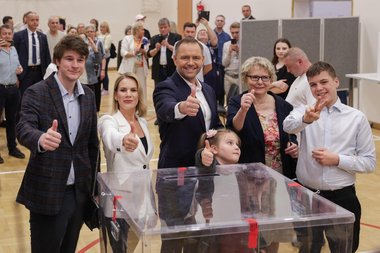 Cine este Karol Nawrocki, câştigătorul alegerilor prezidenţiale din Polonia?