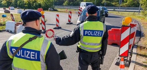 Justiţia germană anulează expulzarea solicitanţilor de azil la frontieră şi-i aplică o palmă lui Merz. Un tribunal administrativ din Berlin a fost sesizat de trei somalezi, expulzaţi  la 9 mai în Polonia