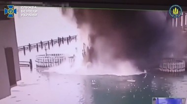Ucraina susţine că a lovit podul Kerci amplasând explozibili sub apă