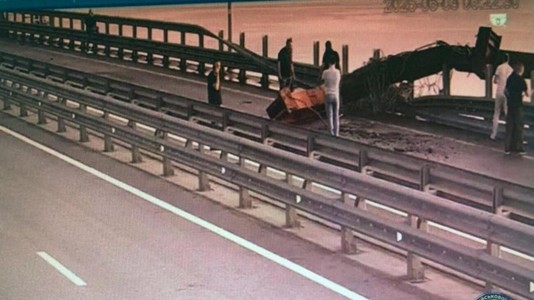 Atacul lansat de Kiev împotriva podului din Crimeea nu a provocat pagube, asigură Kremlinul. Ucraina şi Rusia vor face un nou schimb de câte 500 de prizonieri în acest weekend