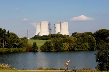 Cehia semnează un contract de construire a două reactoare nucleare noi cu compania KHNP din Coreea de Sud , după ce EDF din Franţa contestă licitaţia. Reactoarele costă 16 mld. €, şantierul urmează să fie deschis în 2029, iar primul reactor să fie dat în folosinţă în 2036