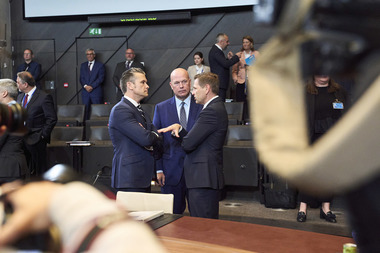 Şeful Pentagonului este încrezător că NATO se va angaja să respecte obiectivul lui Trump de 5% din PIB pentru cheltuielile de apărare. Miniştrii apărării pregătesc summitul de la sfârşitul lunii iunie