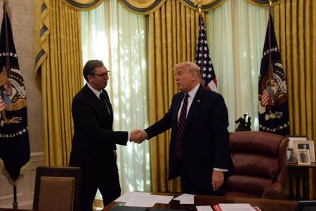 Bloombeg: Administraţia Trump face presiuni asupra Serbiei şi altor ţări din Balcani să preia imigraţi expulzaţi de SUA