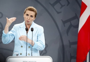 Premierul danez Mette Frederiksen vrea să interzică purtarea vălului integral şi să desfiinţeze sălile de rugăciune din şcoli şi universităţi. ”Dumnezeu trebuie să cedeze trecerea. Avem dreptul să ne practicăm religia şi să fim credincioşi, dar democraţia are prioritate”