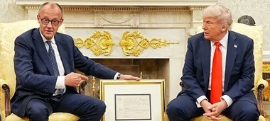 Întâlnire cordială între Merz şi Trump, în pofida unor divergenţe privind Ucraina. Merz i-a oferit un exemplar înrămat al certificatului de naştere al bunicului său, Frederick Trump, născut în Germania în 1869. Trump i-a făcut complimente pentru germana fluidă