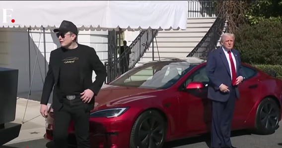 Trump declară la CNN şi ABC News că nu are de gând să vorbească cu Elon Musk. Şeful Casei Albe se gândeşte să scape de maşina Tesla cumpărată pentru a-l susţine pe fostul său aliat, potrivit unor surse