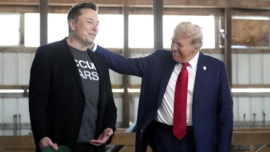 Elon Musk a şters mesajul de pe X în care afirma că Trump apare în „dosarele Epstein”