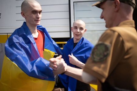 Rusia şi Ucraina au făcut un schimb de prizonieri tineri şi răniţi, care va continua şi în următoarele zile - VIDEO, FOTO