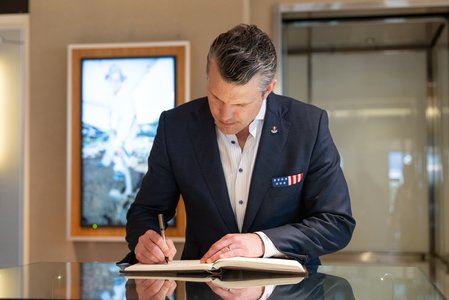 NBC News: Casa Albă nu reuşeşte să angajeze consilieri superiori pentru Pete Hegseth, şeful Pentagonului