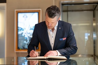 NBC News: Casa Albă nu reuşeşte să angajeze consilieri superiori pentru Pete Hegseth, şeful Pentagonului