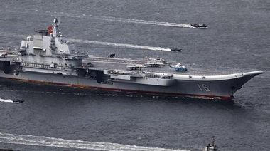 Două portavioane chinezeşti desfăşoară pentru prima oară operaţiuni simultan la Oceanul Pacific, observă Japonia
