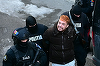 Traficantul de droguri Mohamed Amra, scos din închisoare cu elicopterul, nu a vrut să răspundă, la Paris, în primul interogatoriu, întrebărilor judecătorilor despre evadarea sa sângeroasă în mai 2024