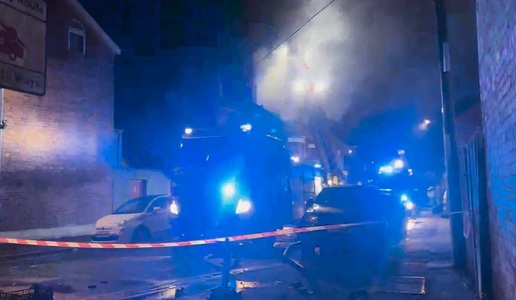 A treia seară de tensiuni în Irlanda de Nord, după agresiunea sexuală de care sunt acuzaţi doi români - Un incendiu a izbucnit la centrul de agrement Larne/ VIDEO
