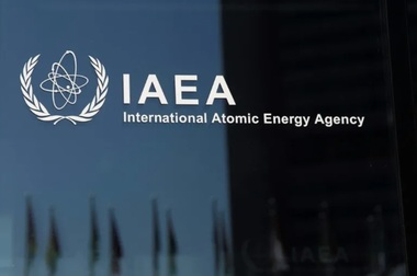 Consiliul Guvernatorilor AIEA adoptă o rezoluţie prin care condamnă Iranul de ”nerespectarea” obligaţiilor nucleare. OIEA anunţă o ”creştere semnificativă” a producţiei de uraniu îmbogăţit. Omanul anunţă noi negocieri Iran-SUA duminică, la Muscat