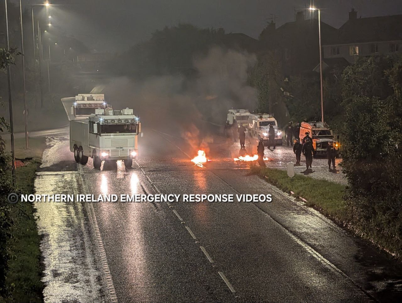 Protestele violente anti-imigranţi s-au extins într-un nou oraş din Irlanda de Nord