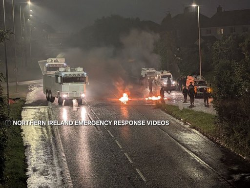 Protestele violente anti-imigranţi s-au extins într-un nou oraş din Irlanda de Nord