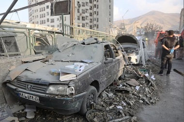 Armata iraniană anunţă principale ţinte vizate în atacul israelian. Şase cercetători în domeniul nuclear ucişi şi 50 de răniţi, inclusiv 35 de femei şi copii. Atacurile israeliene justifică voinţa Iranului de a îmbogăţi uraniu, afirmă Guvernul
