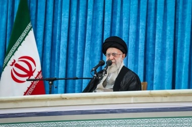 Khamenei îi numeşte pe Abdolrahim Mousavi şef al Statului Major al armatei şi pe Mohammad Pakpour şef al Corpului Gardienilor Revoluţiei, după ce Israelul îi ucide pe Mohammad Bagheri şi pe Hossein Salami în atacul din Iran. Teheranul denunţă la ONU ”o declaraţie de război”