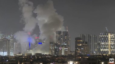 UPDATE - Explozii pe cerul Tel Aviv-ului şi Ierusalimului. Iranul a ripostat lansând către Israel zeci de rachete balistice. Şapte răniţi în centrul Israelului. Iranul susţine că a doborât un avion israelian şi l-a capturat pe pilot