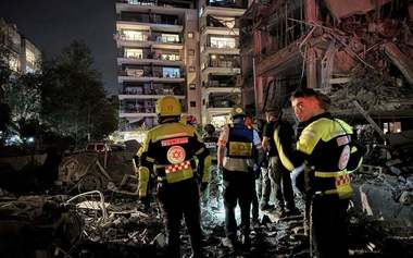 UPDATE - Iranul a lansat un nou val de rachete asupra Israelului. Ar fi fost lovit sediul central al IDF din Tel Aviv / O femeie a murit, peste 60 de persoane au fost rănite în atacuri, potrivit unui nou bilanţ - VIDEO