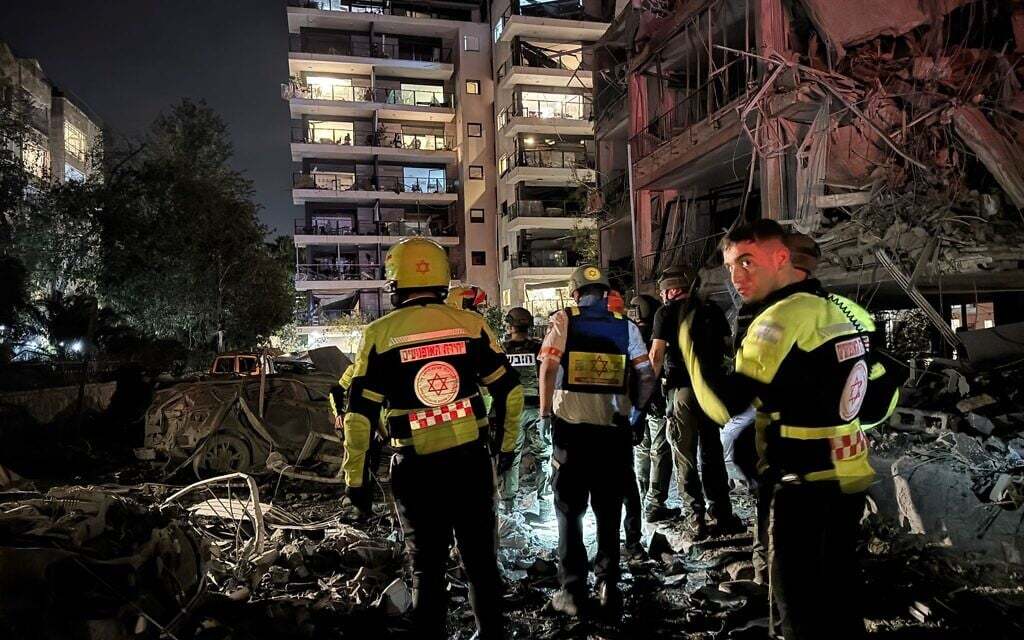 Iranul va ataca bazele regionale ale oricărei ţări care apără Israelul, a declarat un oficial iranian de rang înalt pentru CNN 