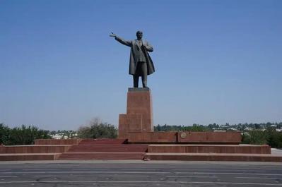 Kârgâzstanul demontează cea mai înaltă statuie a lui Lenin din Asia Centrală - VIDEO, FOTO