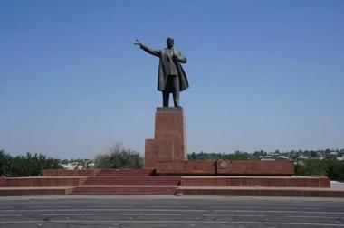 Kârgâzstanul demontează cea mai înaltă statuie a lui Lenin din Asia Centrală - VIDEO, FOTO