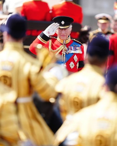 Regele Charles a comemorat victimele accidentului aviatic din India la tradiţionala paradă militară Trooping the Colour