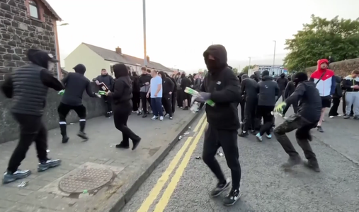 De ce a devenit Ballymena scânteia revoltelor anti-imigraţie din Irlanda de Nord?