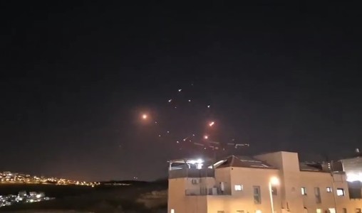 UPDATE - Israelul a detectat rachete lansate de Iran şi le cere cetăţenilor să intre în adăposturi. La rândul său, a lansat un atac asupra Teheranului