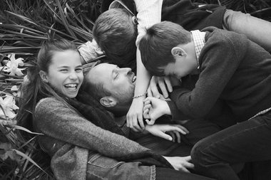 Prinţul şi Prinţesa de Wales fac publice noi fotografii de familie cu ocazia Zilei Tatălui - FOTO