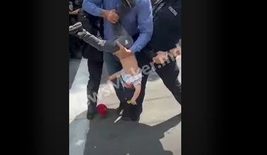Tensiuni la marşul Pride la Chişinău. Preoţii şi credincioşii au încercat să spargă cordonul poliţiei. Imagini şocante cu un copil care a avut de suferit în urma altercaţiilor - VIDEO