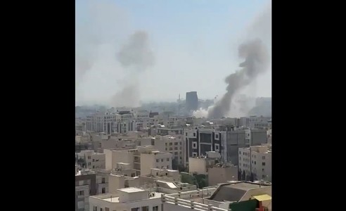 Lovituri de amploare ale aviaţiei israeliene sunt raportate la Teheran şi la baze militare din Shiraz - VIDEO