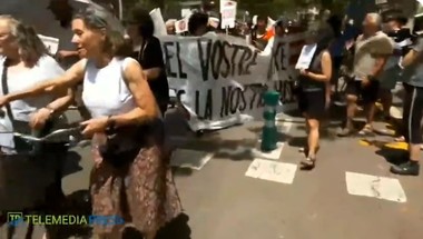 „Vacanţele voastre, nenorocirea mea”. Mii de oameni au ieşit în stradă în sudul Europei pentru a protesta faţă de turismul excesiv - VIDEO