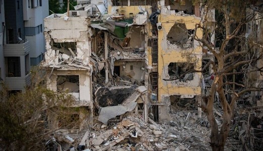 Armata israeliană revendică controlul deplin asupra spaţiului aerian al Teheranului şi raportează noi lovituri în interiorul Iranului. Atacurile iraniene au ucis până acum 24 de persoane în Israel