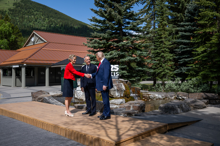 Donald Trump critică excluderea Rusiei din G8 şi comite o gafă