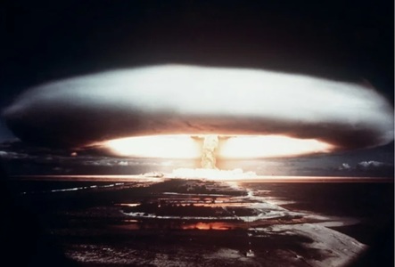 Franţa să ceară ”iertare” Polineziei pentru testele nucleare, cere o comisie de anchetă. Franţa a desfăşurat 193 de teste nucleare în Polinezia în perioada 1966-1996, şi alte 17 teste în Algeria în perioada 1960-1966, care i-au permis să se doteze cu arma